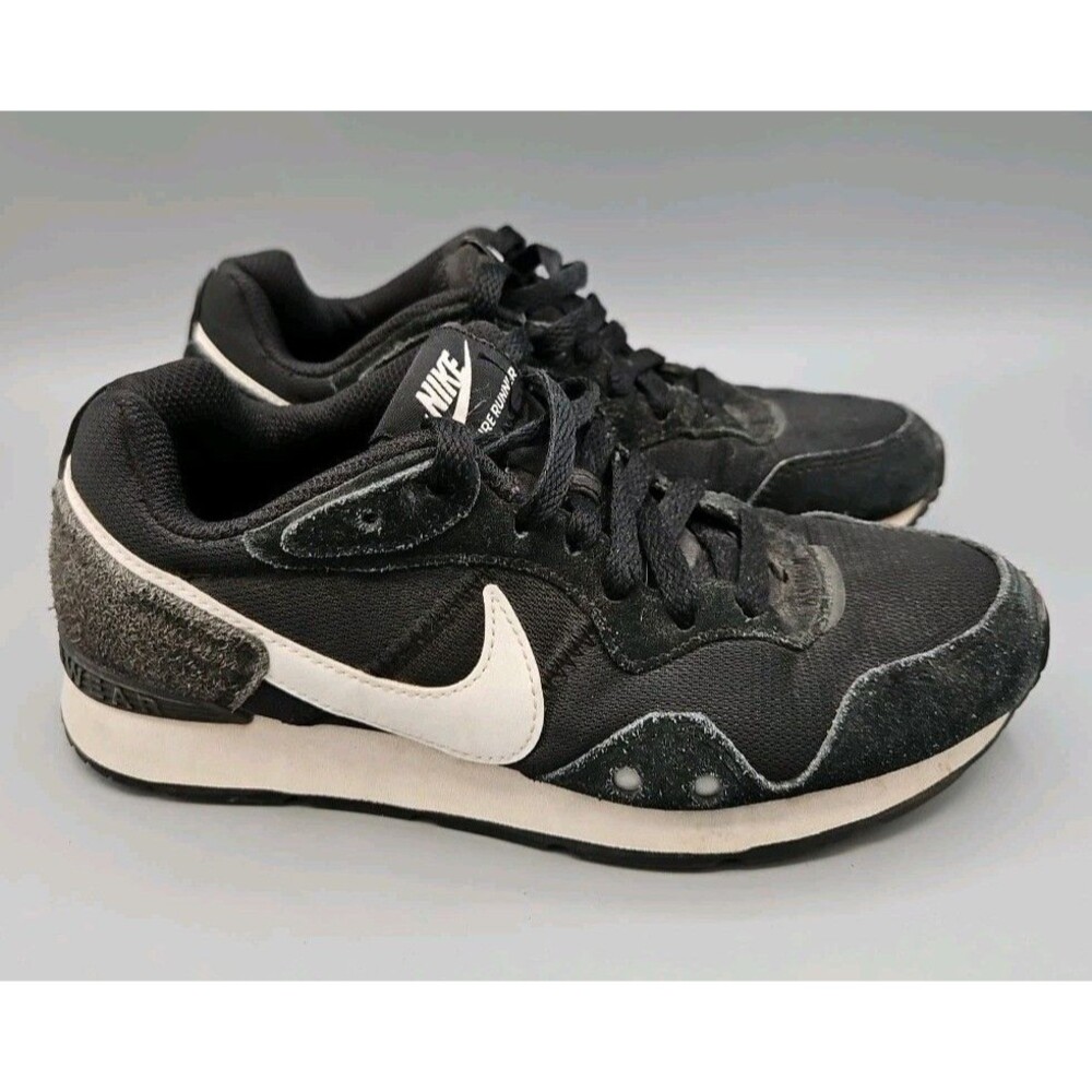 Nike Venture Runner #CK2948-001 Black & White Women's Casual Sneakers - Size 5
